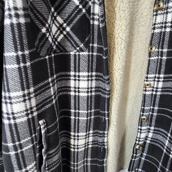 SAGE Men's Black and White Plaid Shacket - Picture 9 of 11